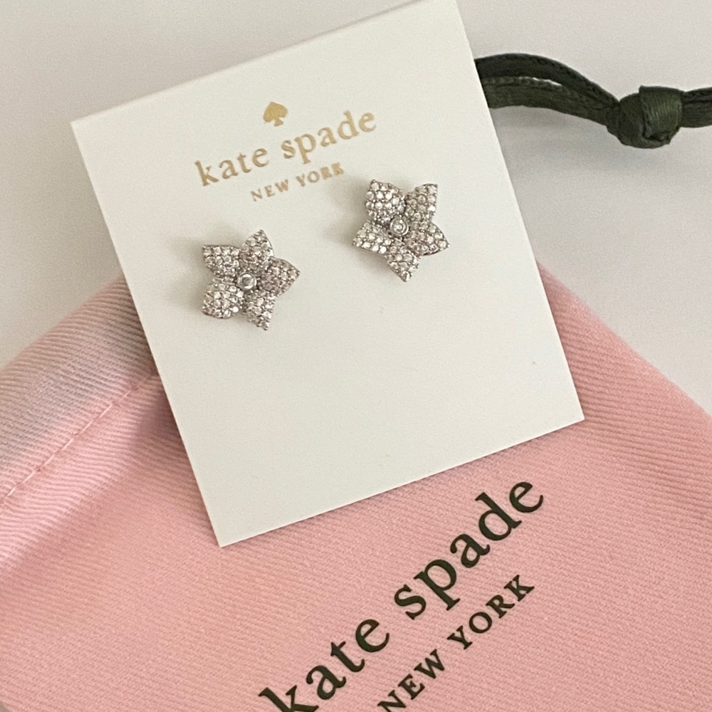 SALE❤️Kate spade flower stud earrings - Picture 2 of 5